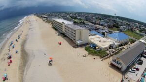 The shoreline of an Outer Banks hotel near top attractions to take pictures of.